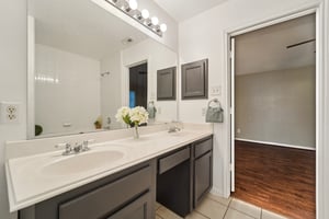 Forest Ridge Dr-1206-030.jpg