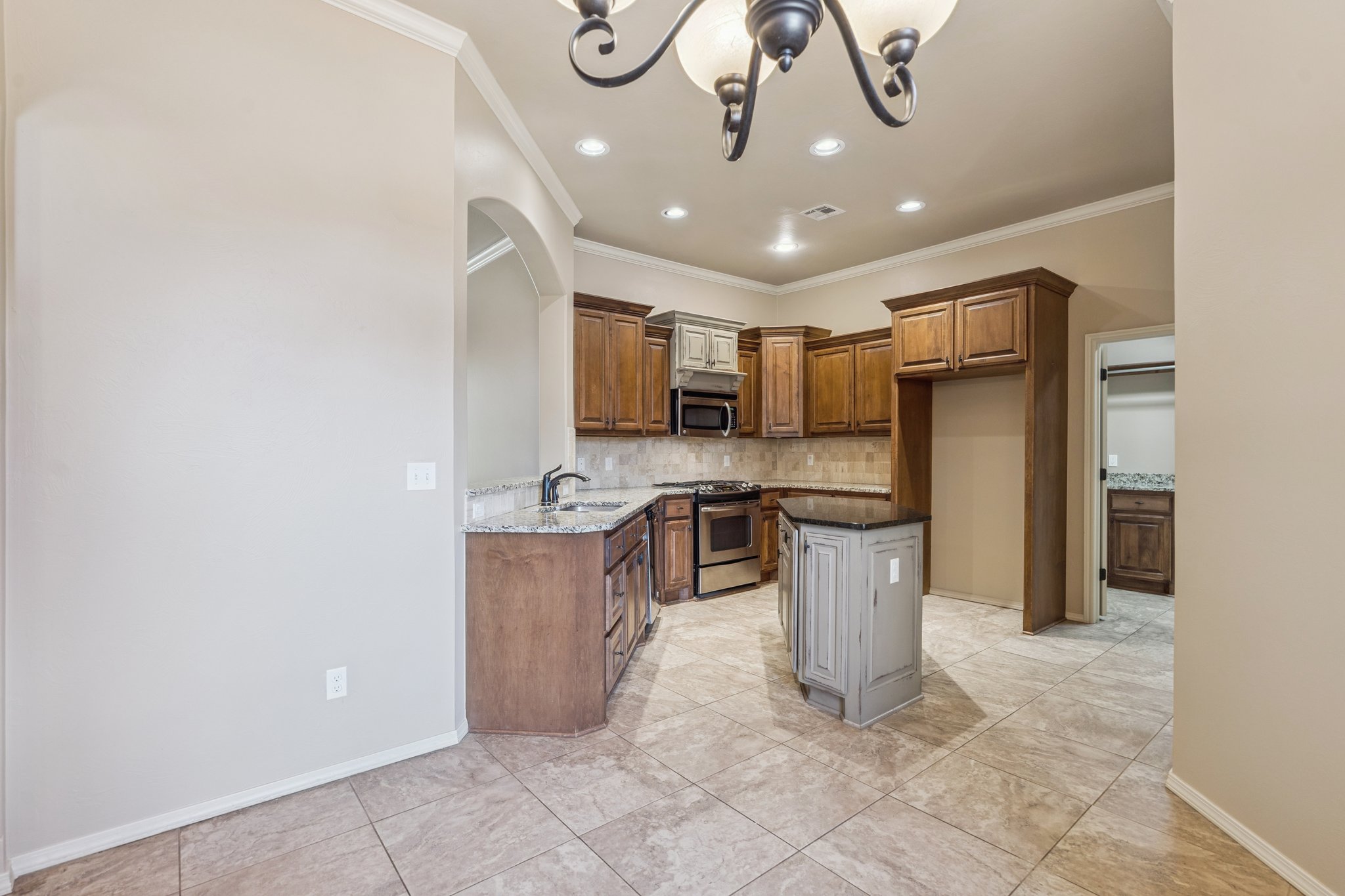 19112 Pinehurst Trail Dr_012.jpg