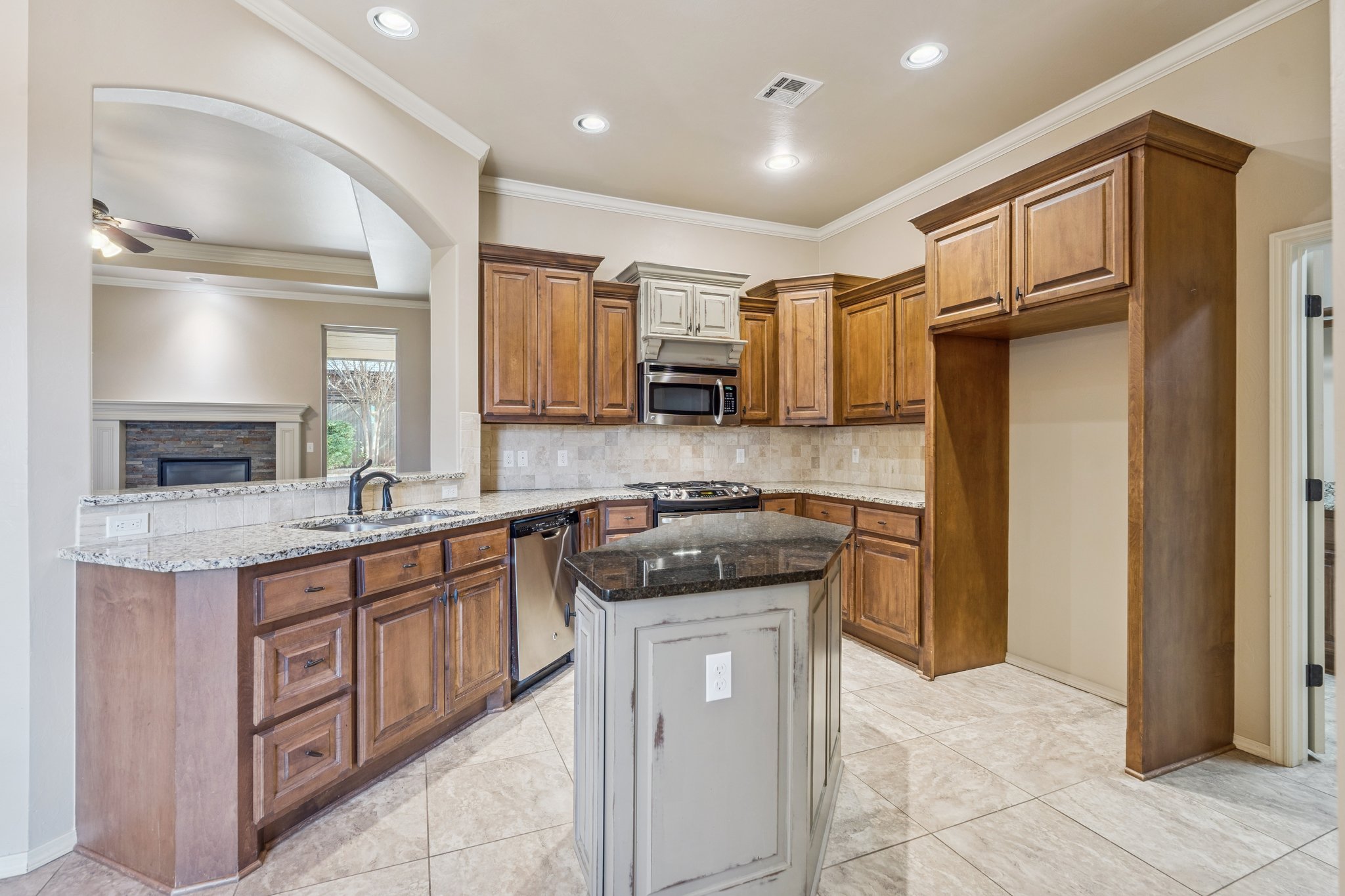 19112 Pinehurst Trail Dr_013.jpg