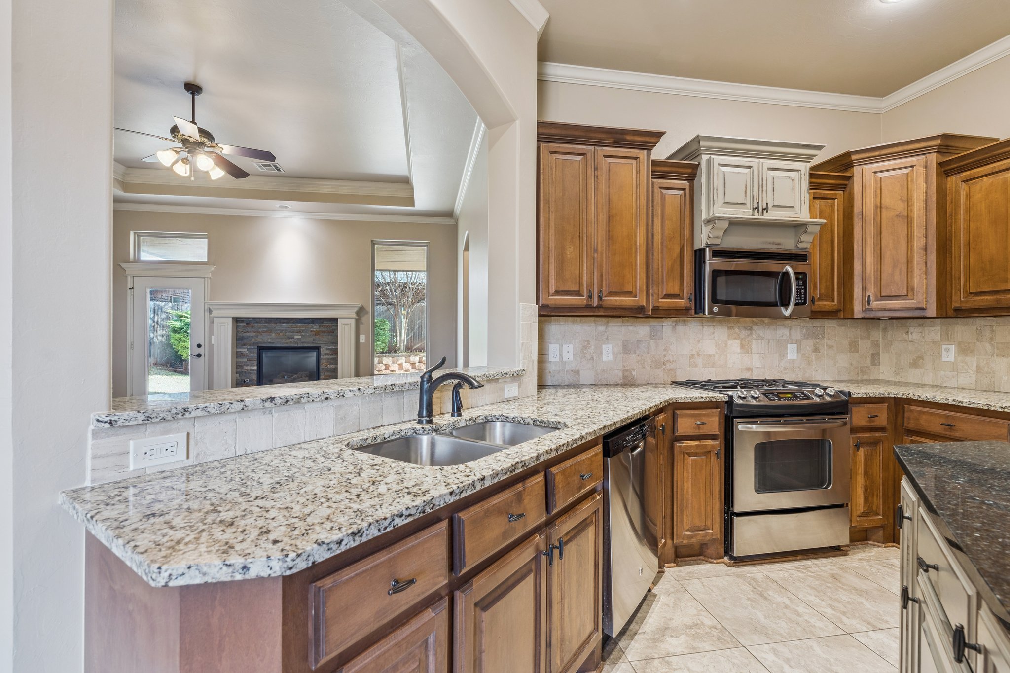 19112 Pinehurst Trail Dr_014.jpg