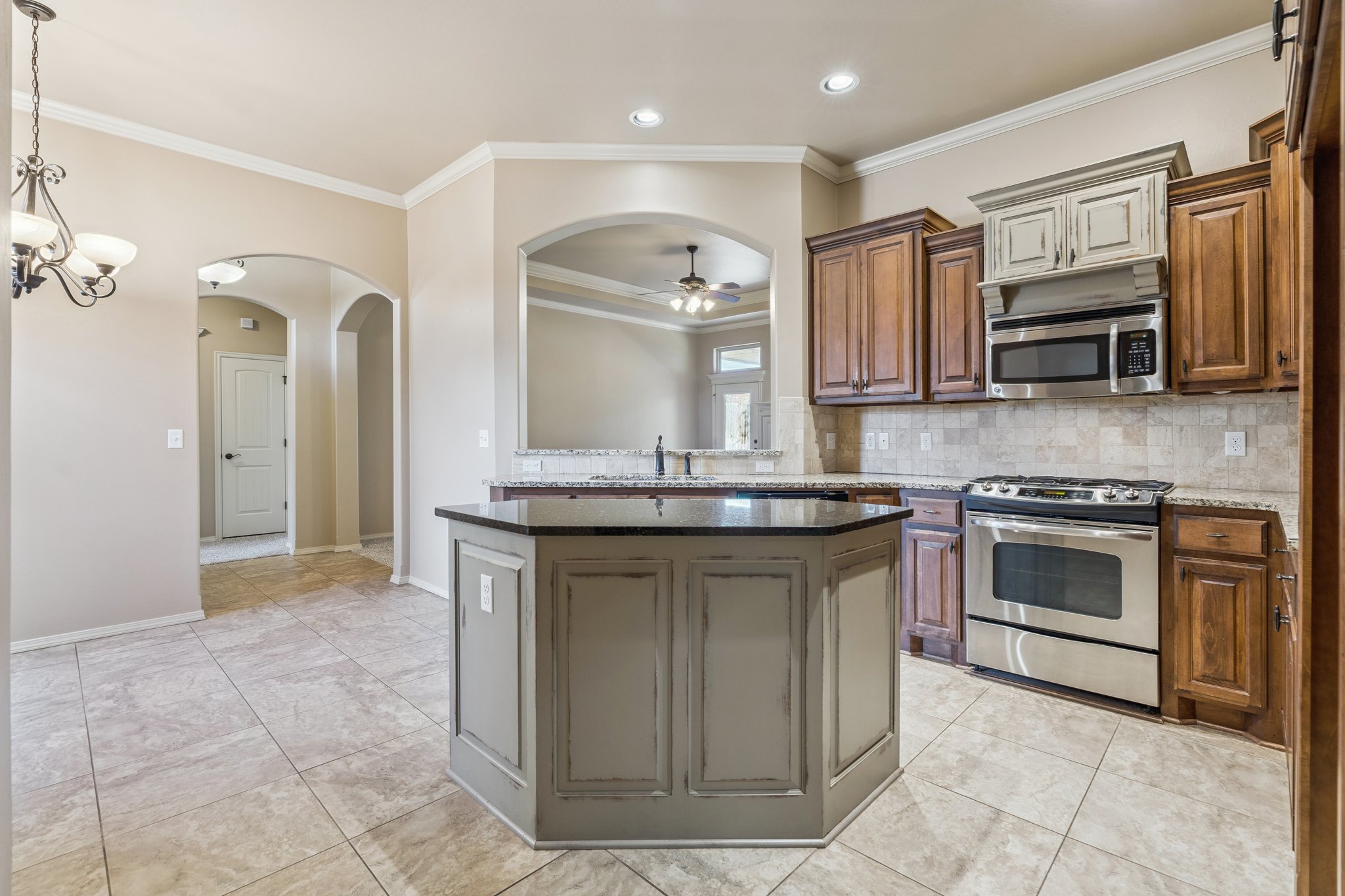 19112 Pinehurst Trail Dr_017.jpg