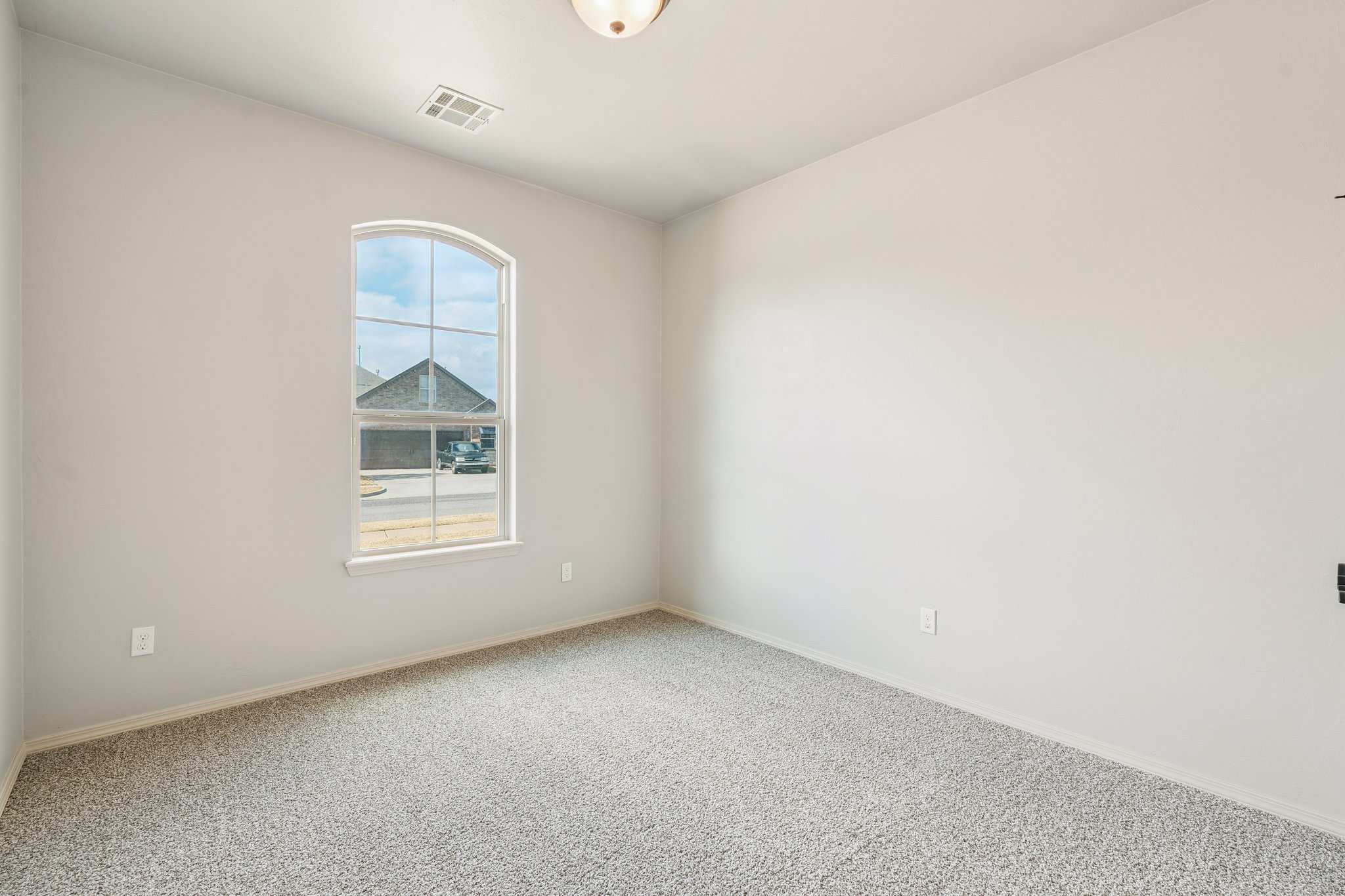 19112 Pinehurst Trail Dr_031.jpg