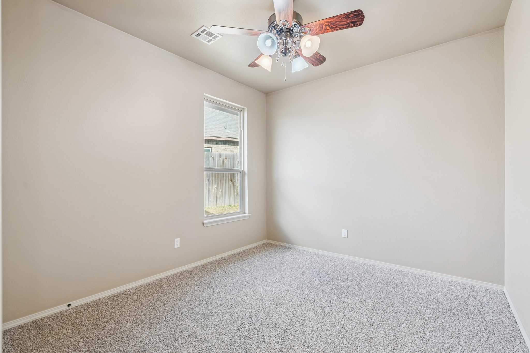 19112 Pinehurst Trail Dr_038.jpg