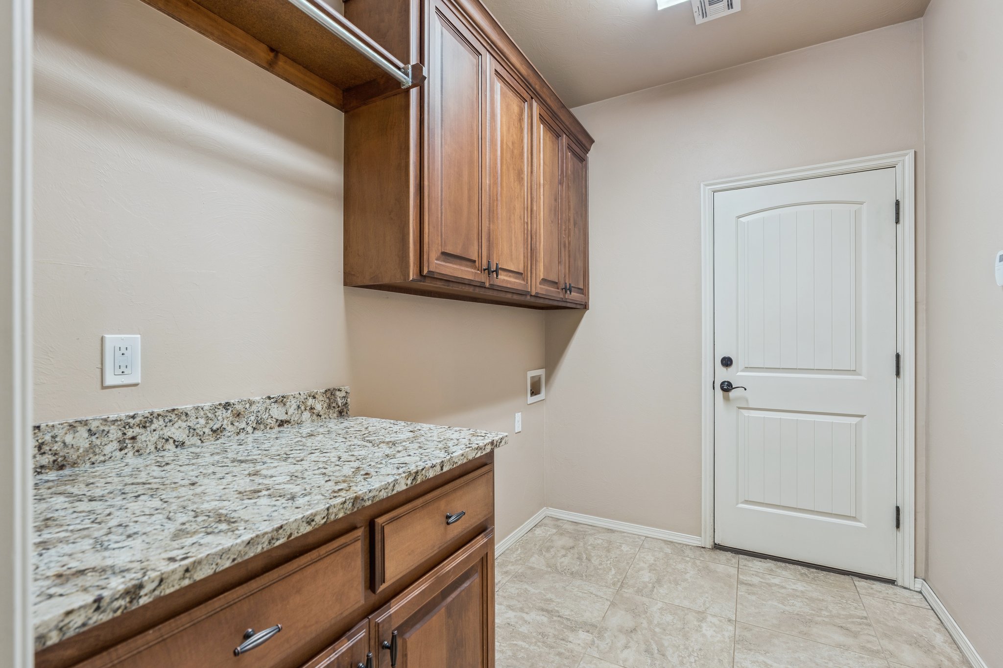 19112 Pinehurst Trail Dr_041.jpg