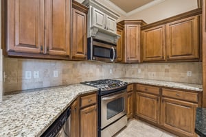 19112 Pinehurst Trail Dr_015.jpg