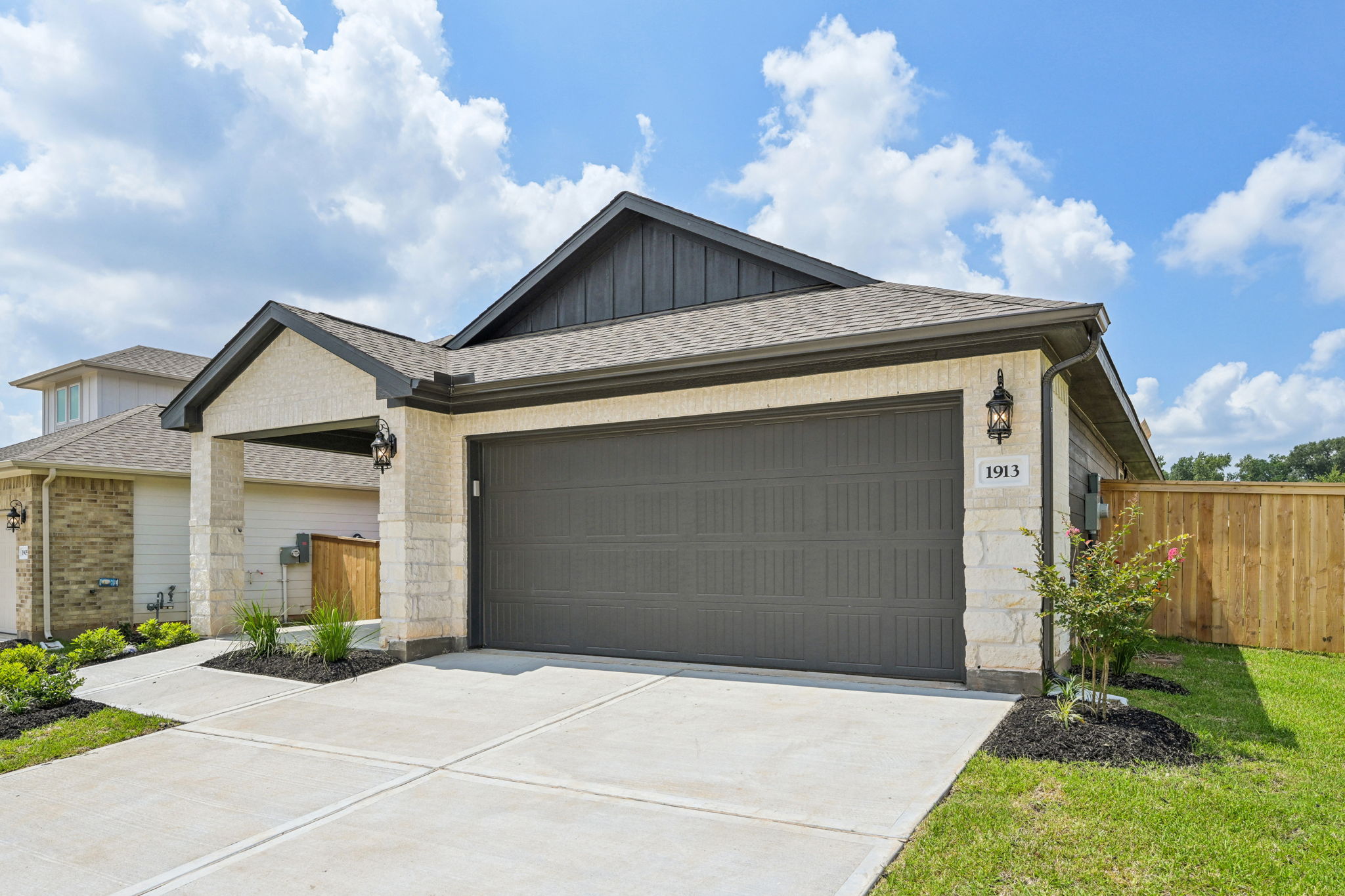 Houston - Montgomery Oaks - 1913 Oregon White Oak Dr, Conroe, TX 77304 - 002