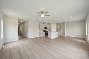 Houston - Montgomery Oaks - 1916 Oregon White Oak Dr, Conroe, TX 77304 - 007