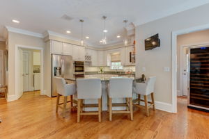 Kitchen/Breakfast Bar