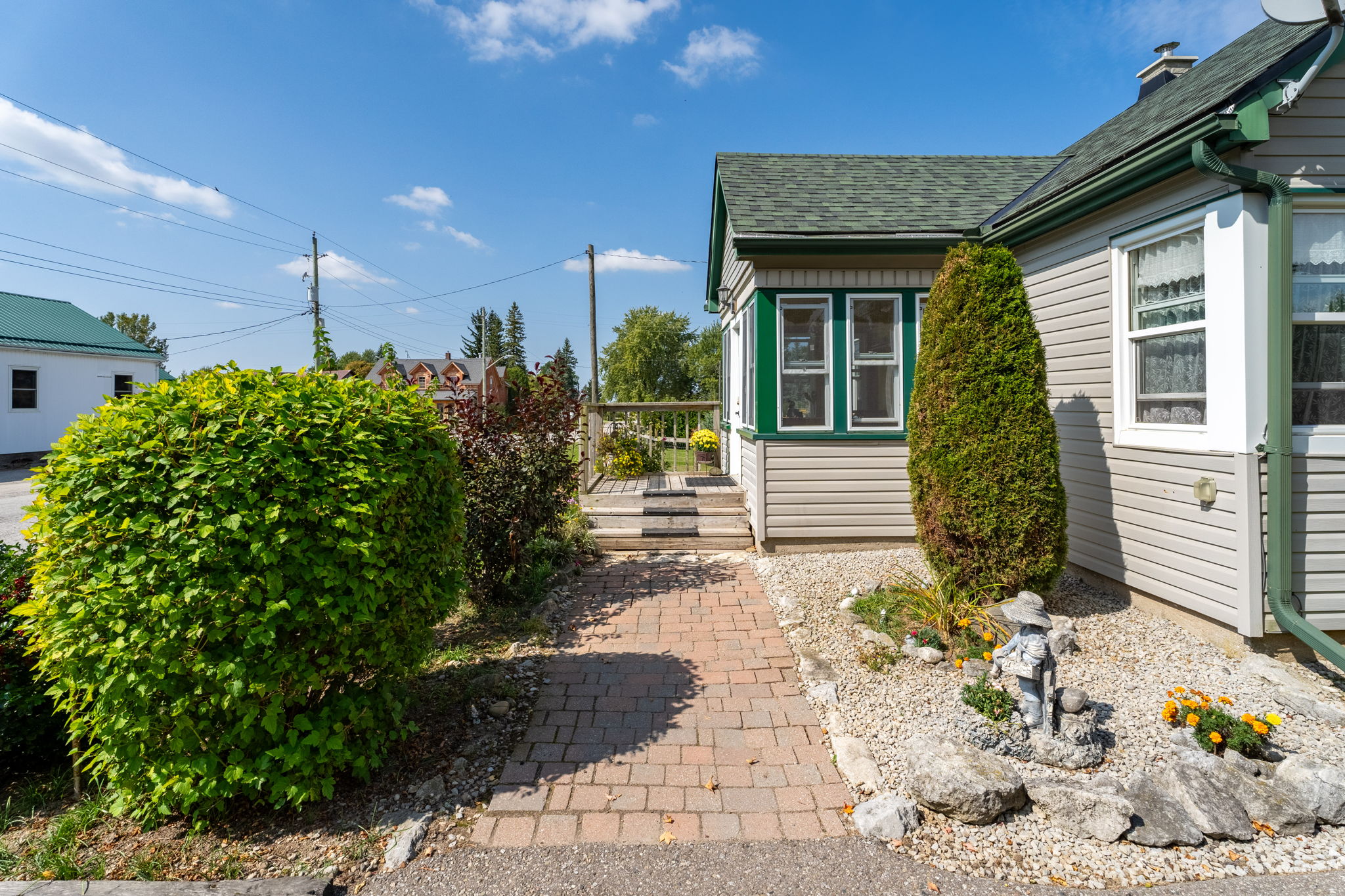 Front Porch/Entrance