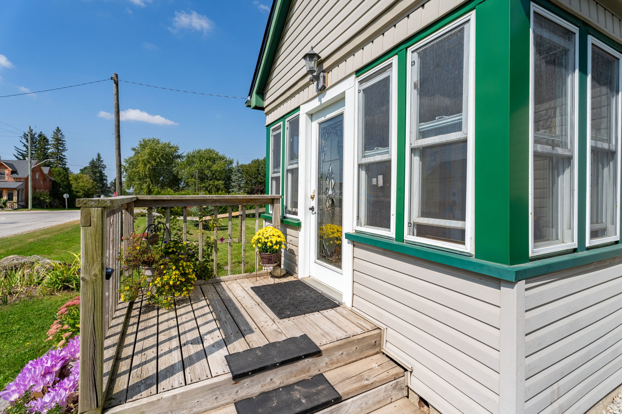 Front Porch/Entrance