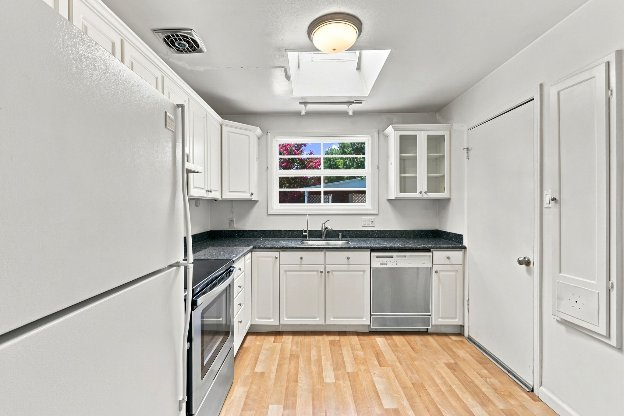 010_F8_1913 Kirkland Ave