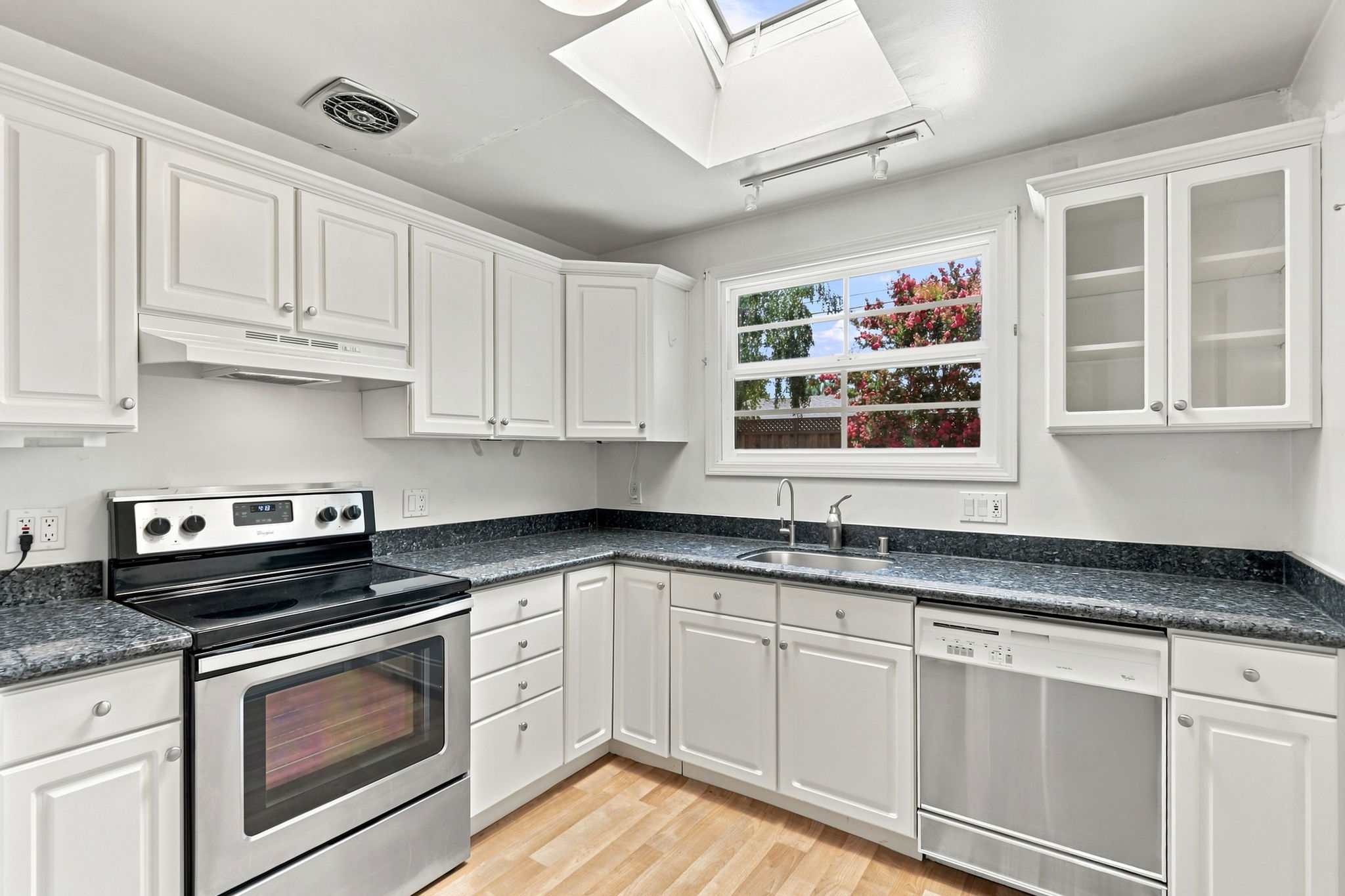 011_F8_1913 Kirkland Ave