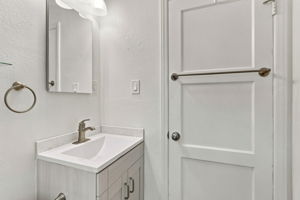 025_F8_1913 Kirkland Ave