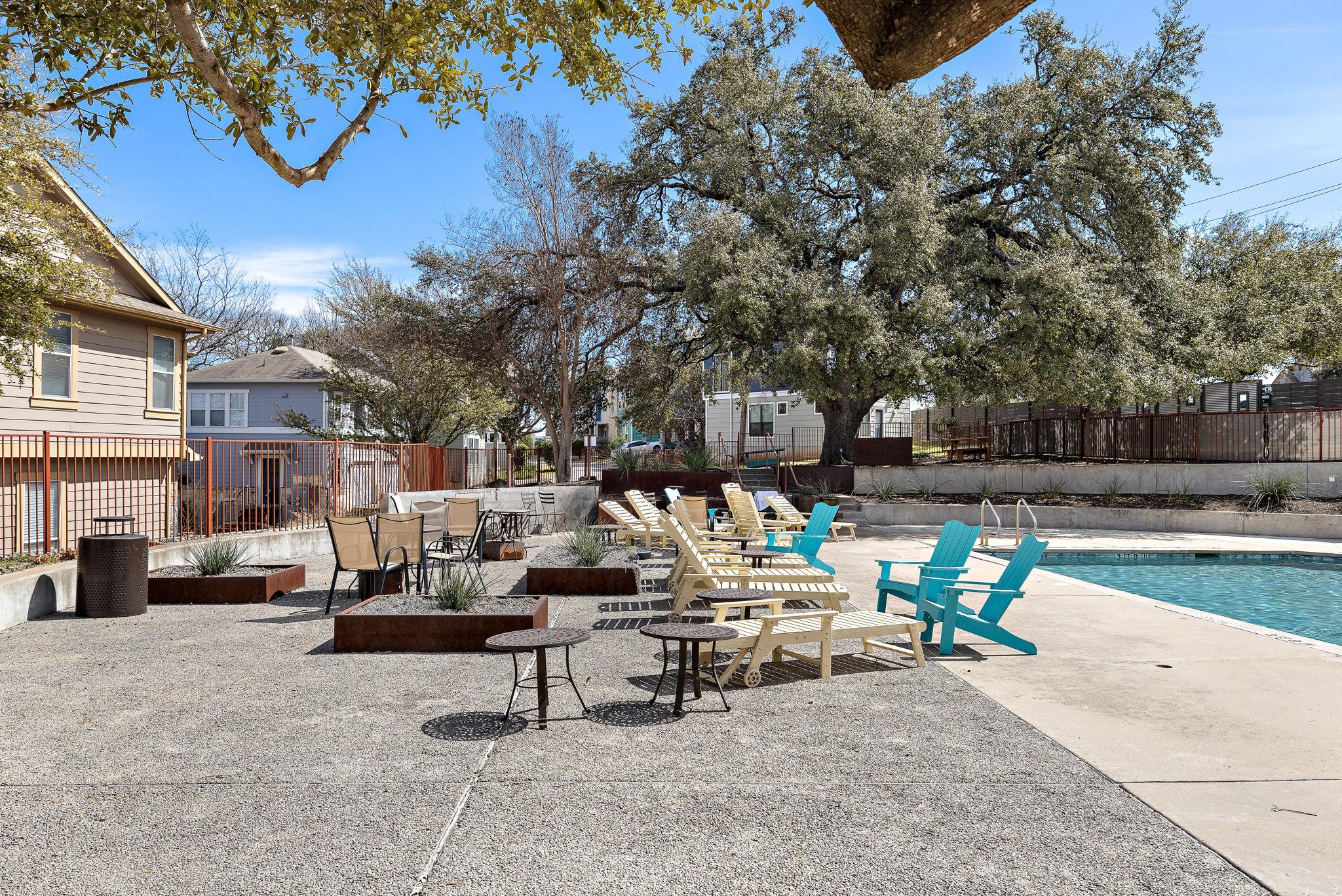  Photo 33