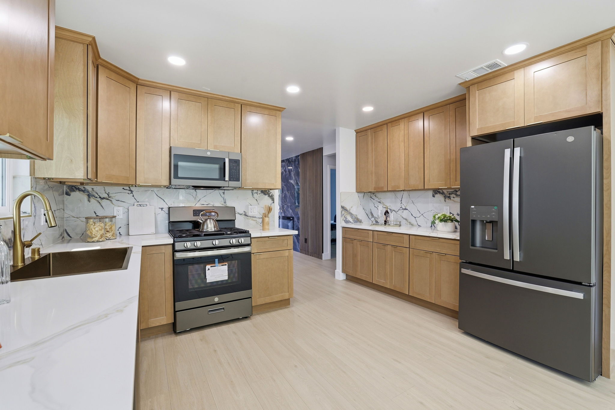 010_F8_1913 W Middlefield Rd