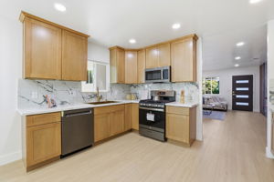 011_F8_1913 W Middlefield Rd