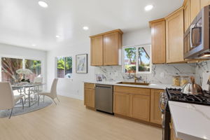 013_F8_1913 W Middlefield Rd