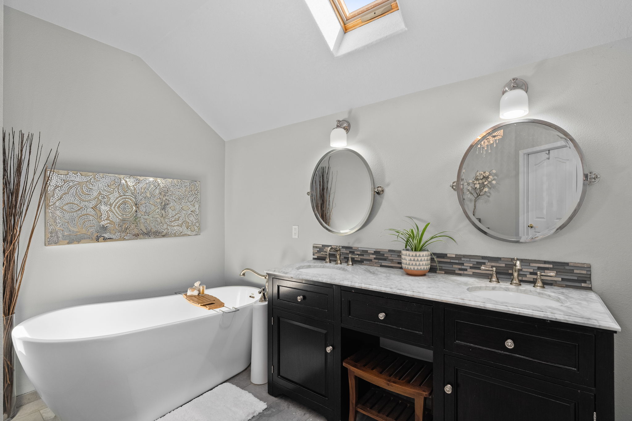 Primary Bedroom Ensuite - Upper