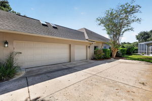 OVERSIZED 3-CAR GARAGE