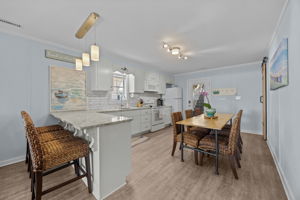 Kitchen/Dining/Eat In Bar