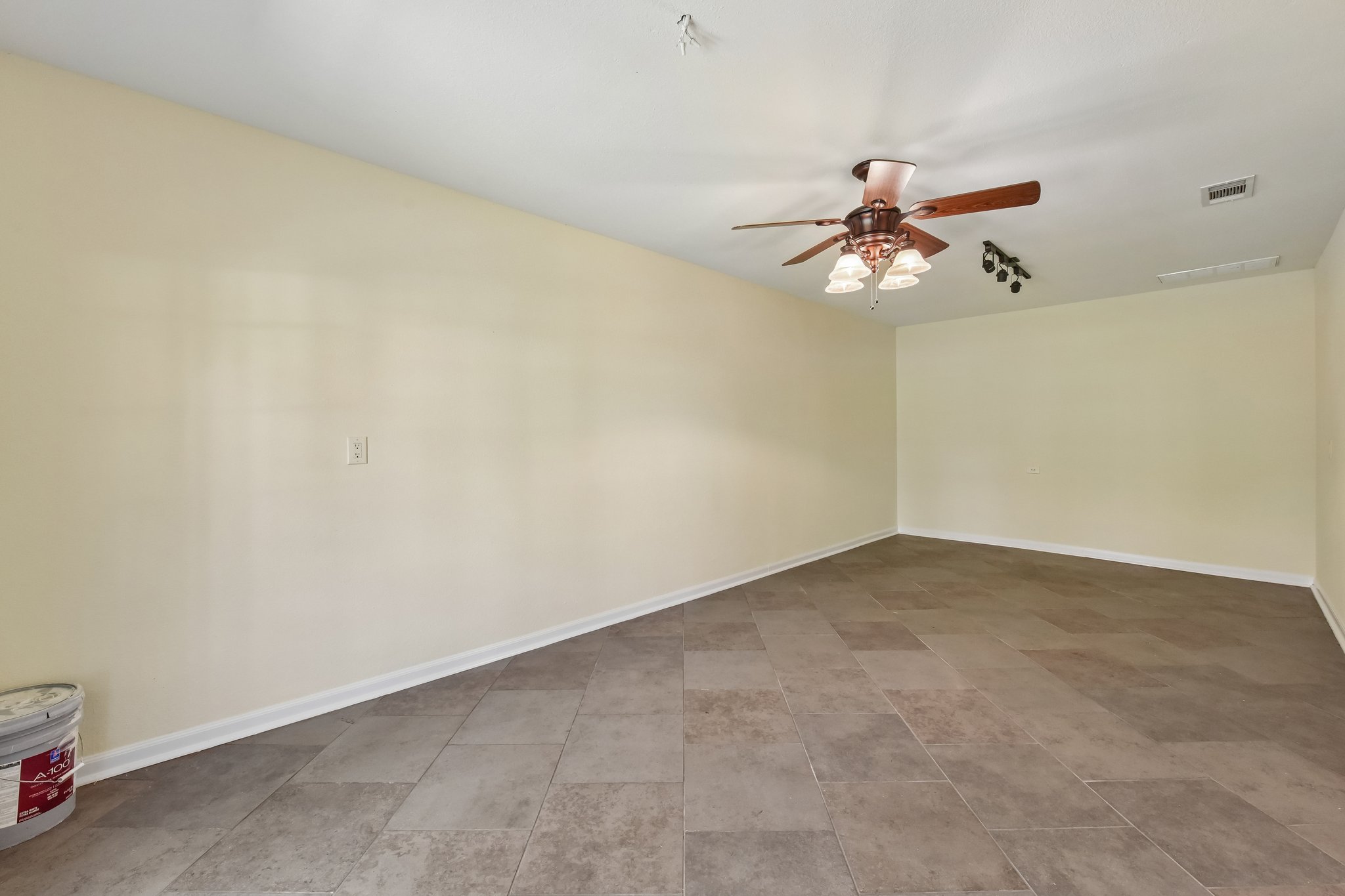 Oak Forest Dr-S2806-049.jpg