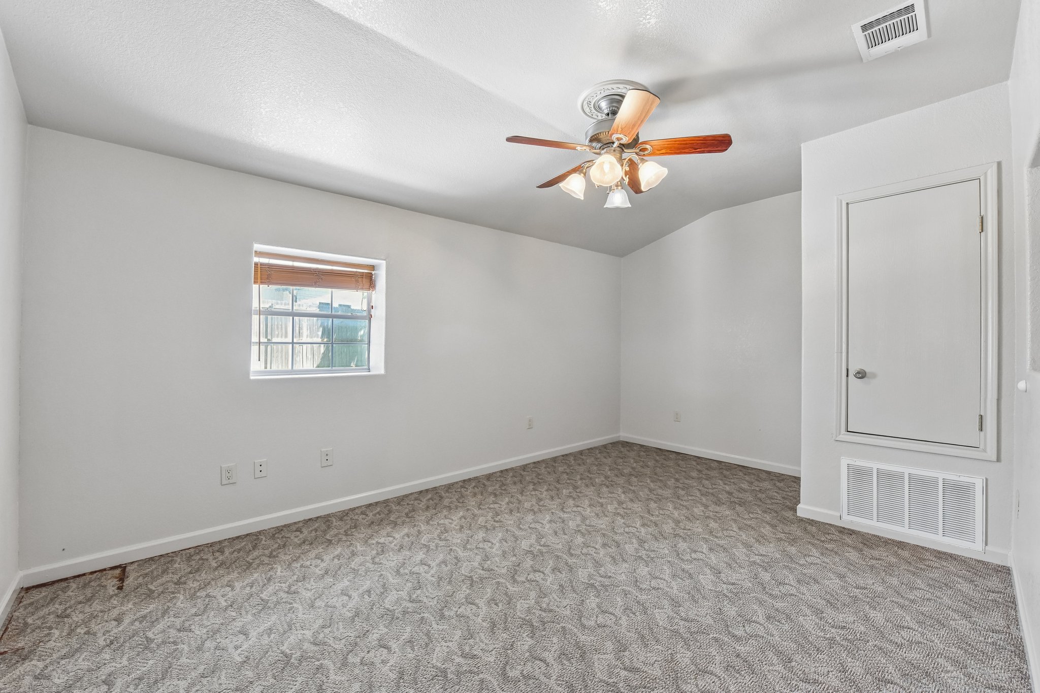 Oak Forest Dr-S2806-057.jpg