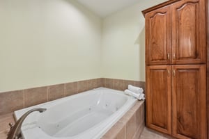 Oak Forest Dr-S2806-044.jpg