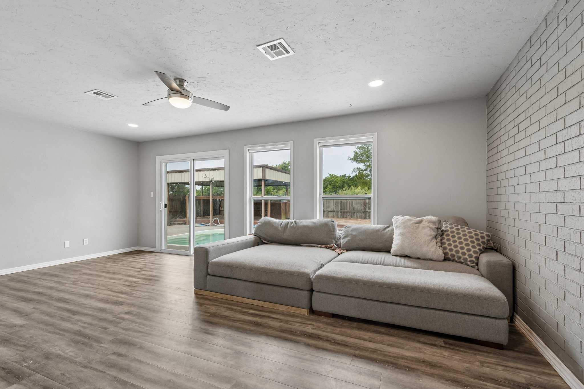 19150 96th St_011.jpg