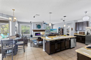 Kitchen/Kitchen Nook/Family Room