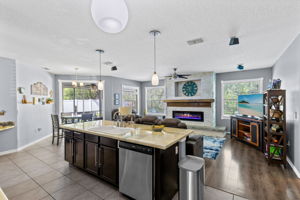 Kitchen/Kitchen Nook/Family Room