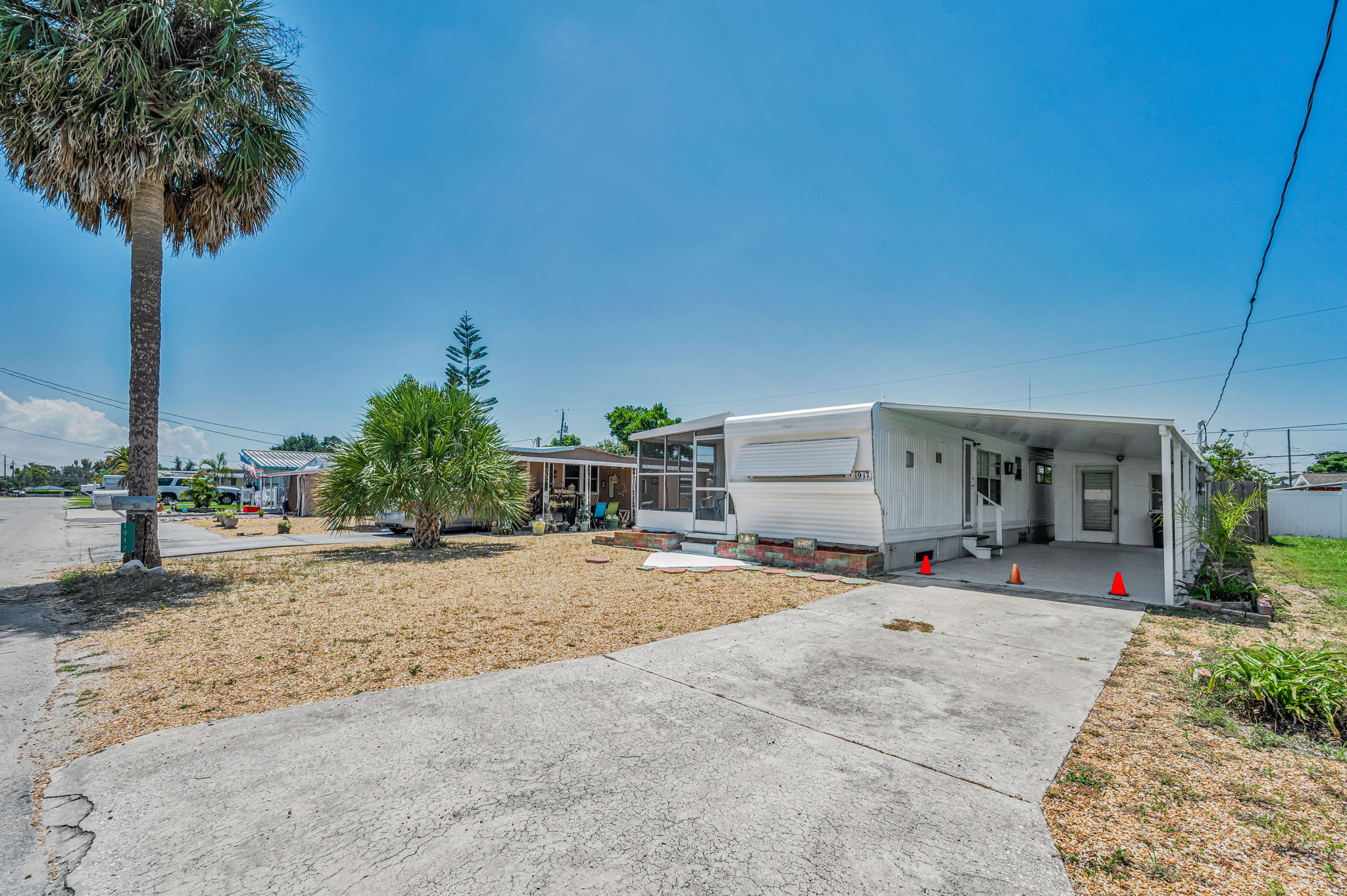 Front Exterior4
