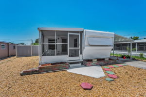 Front Exterior5
