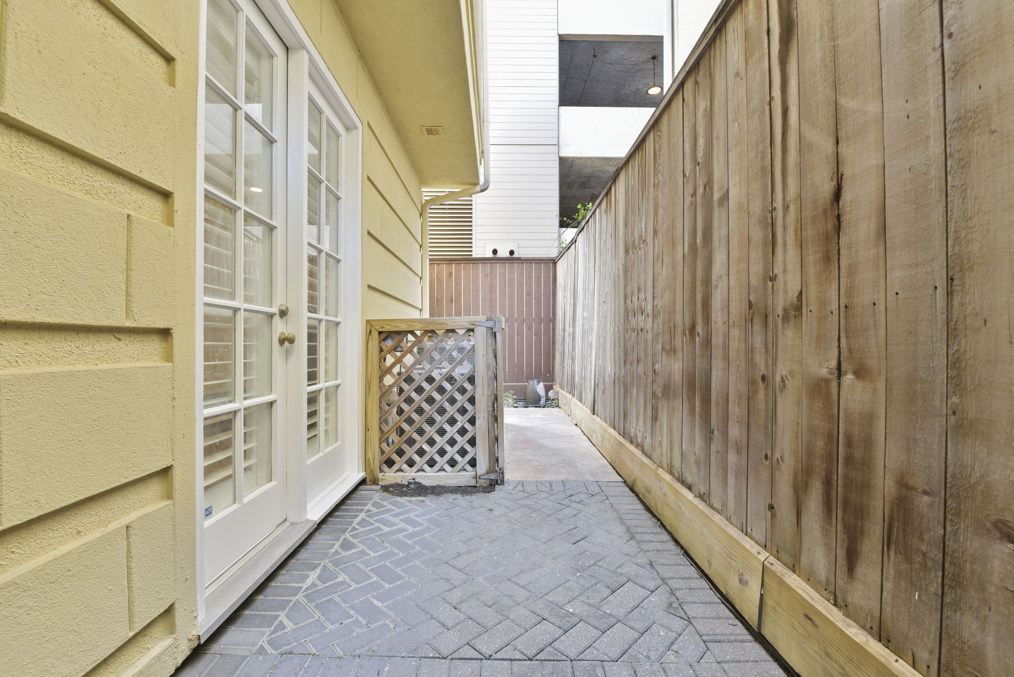  Photo 46