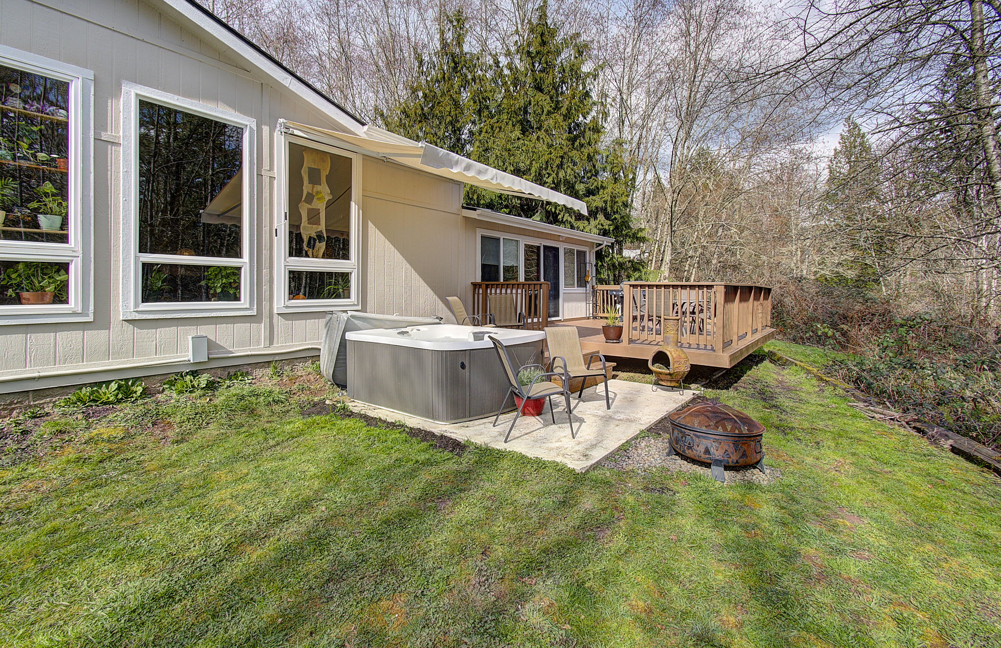 04 hot tub and deck