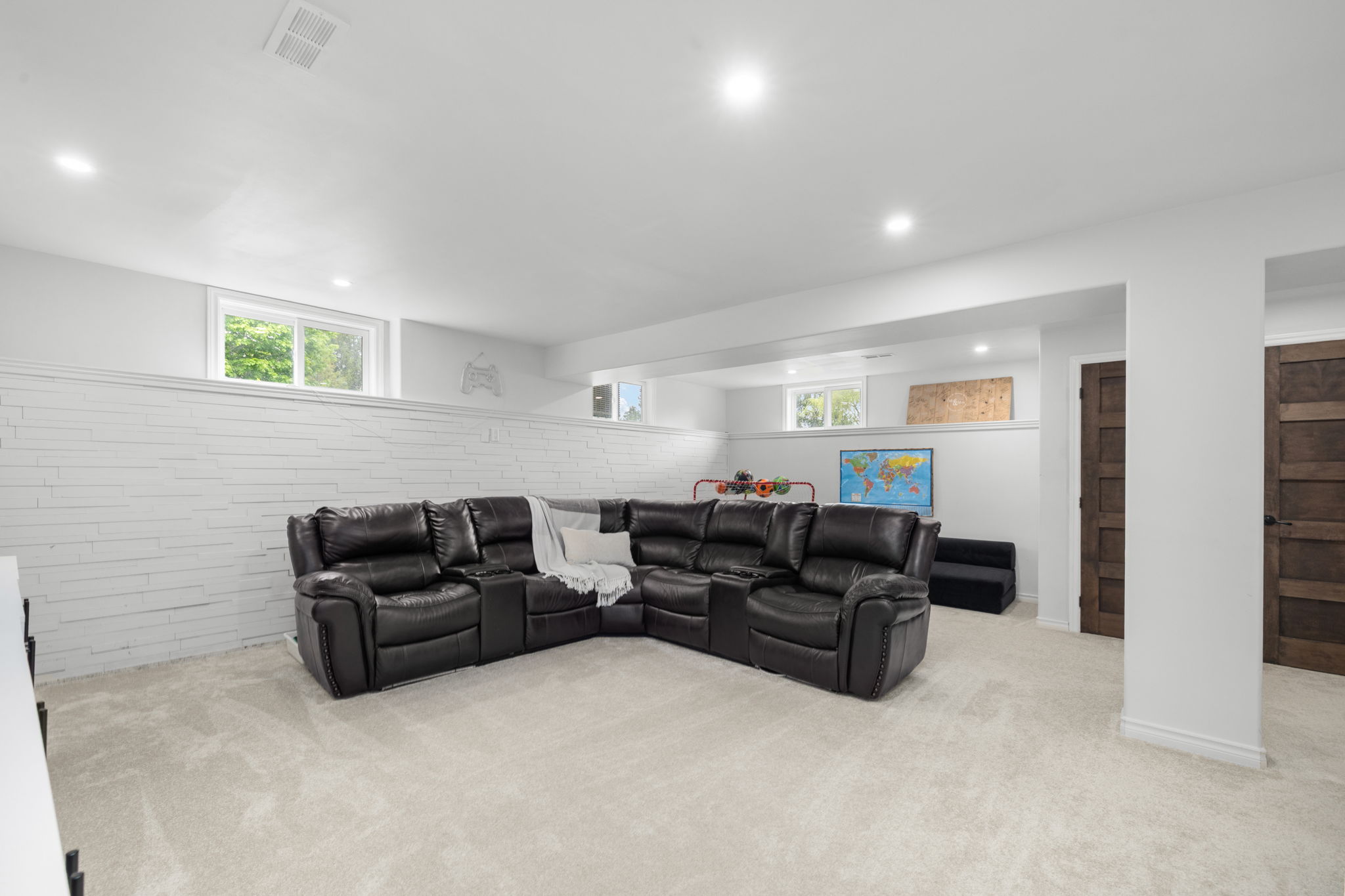  Photo 52