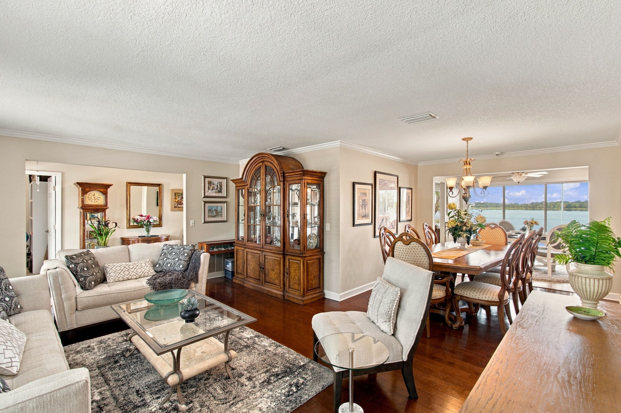 Formal living & dining rooms - Hardwood flooring