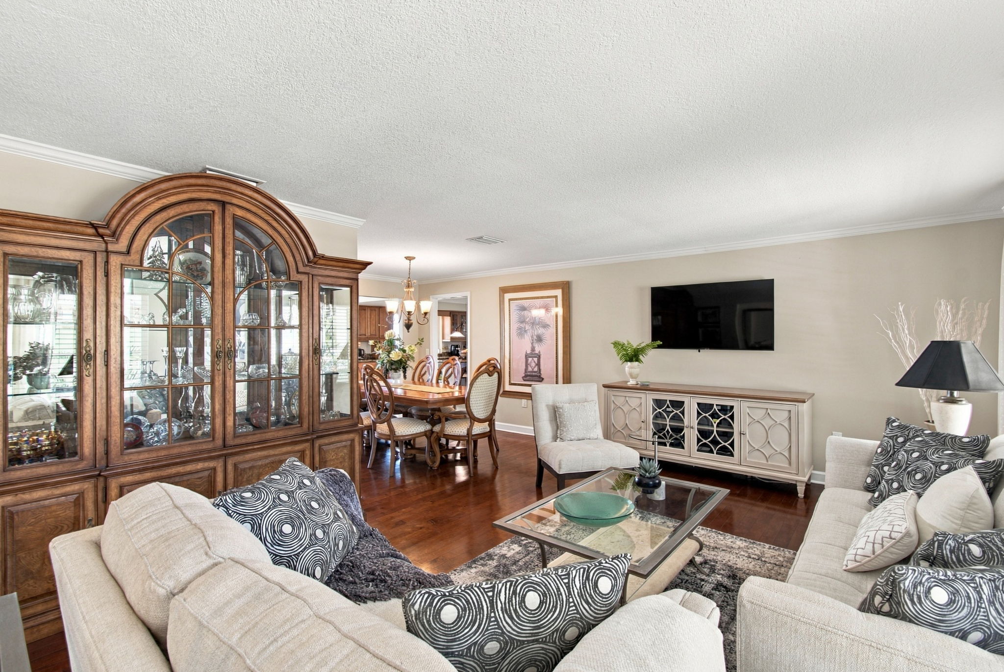 ormal Living Room
