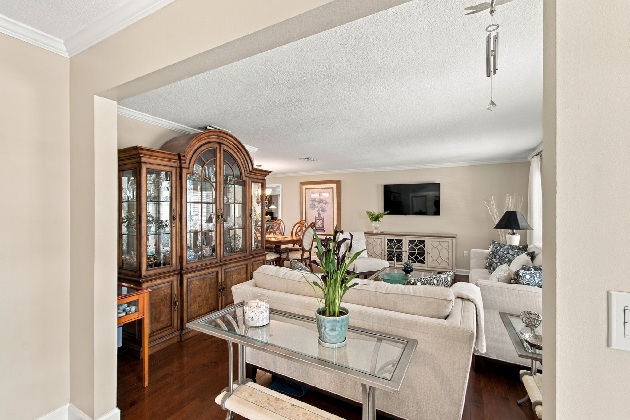 Formal Living Room - Crown molding