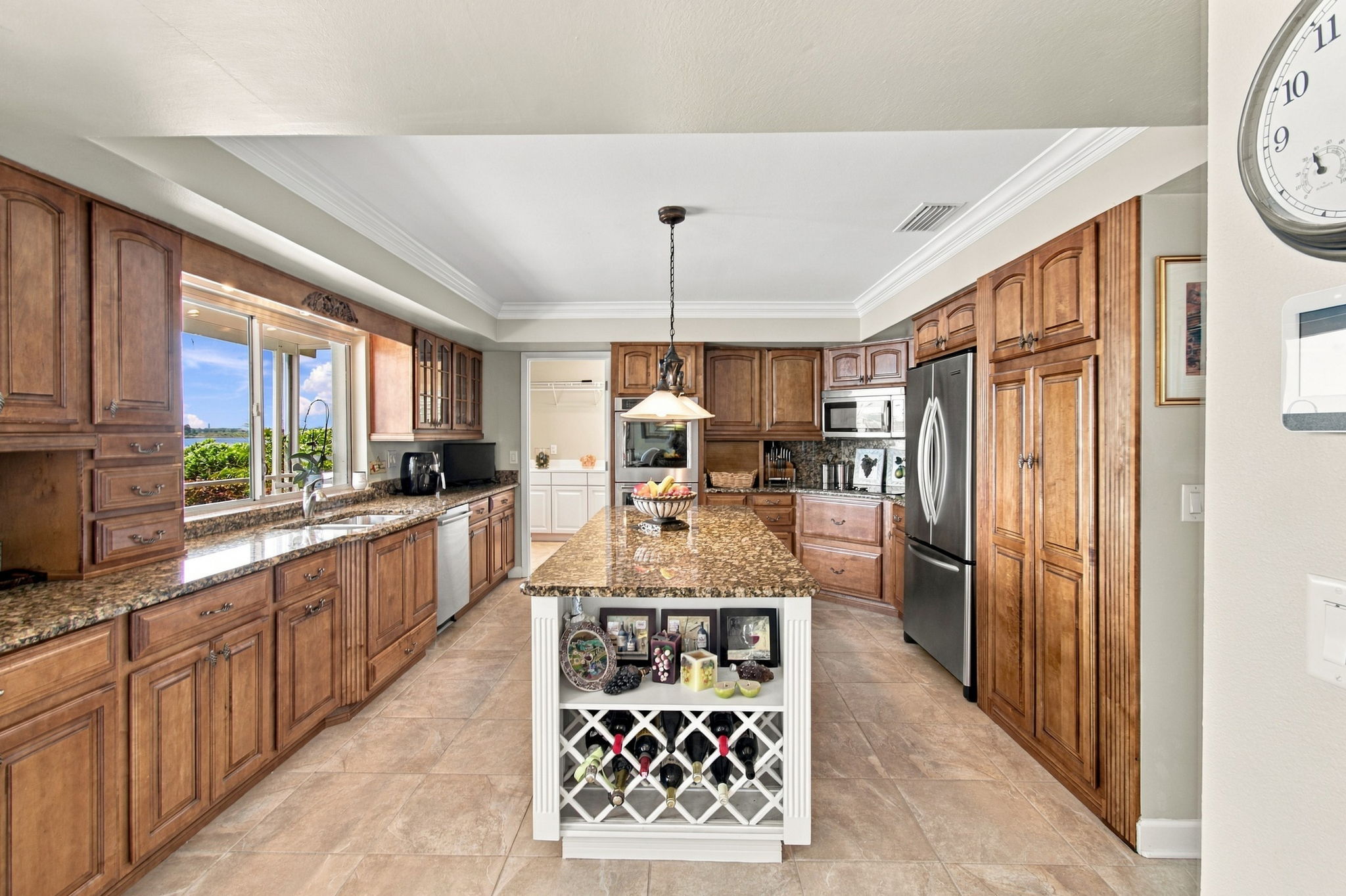 Lakeview Custom Island Kitchen