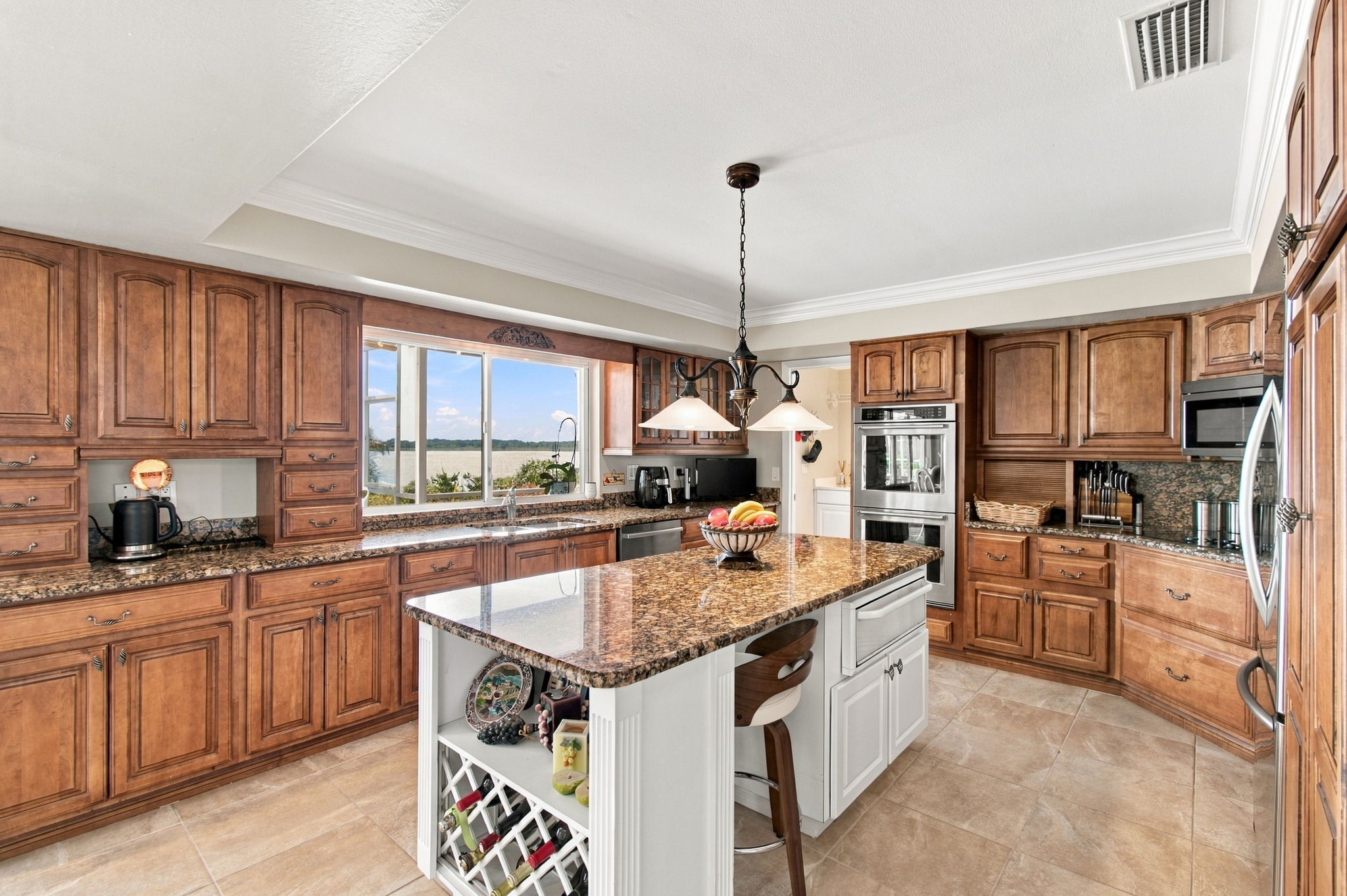 Lakeview Custom Island Kitchen - Granite Countertops