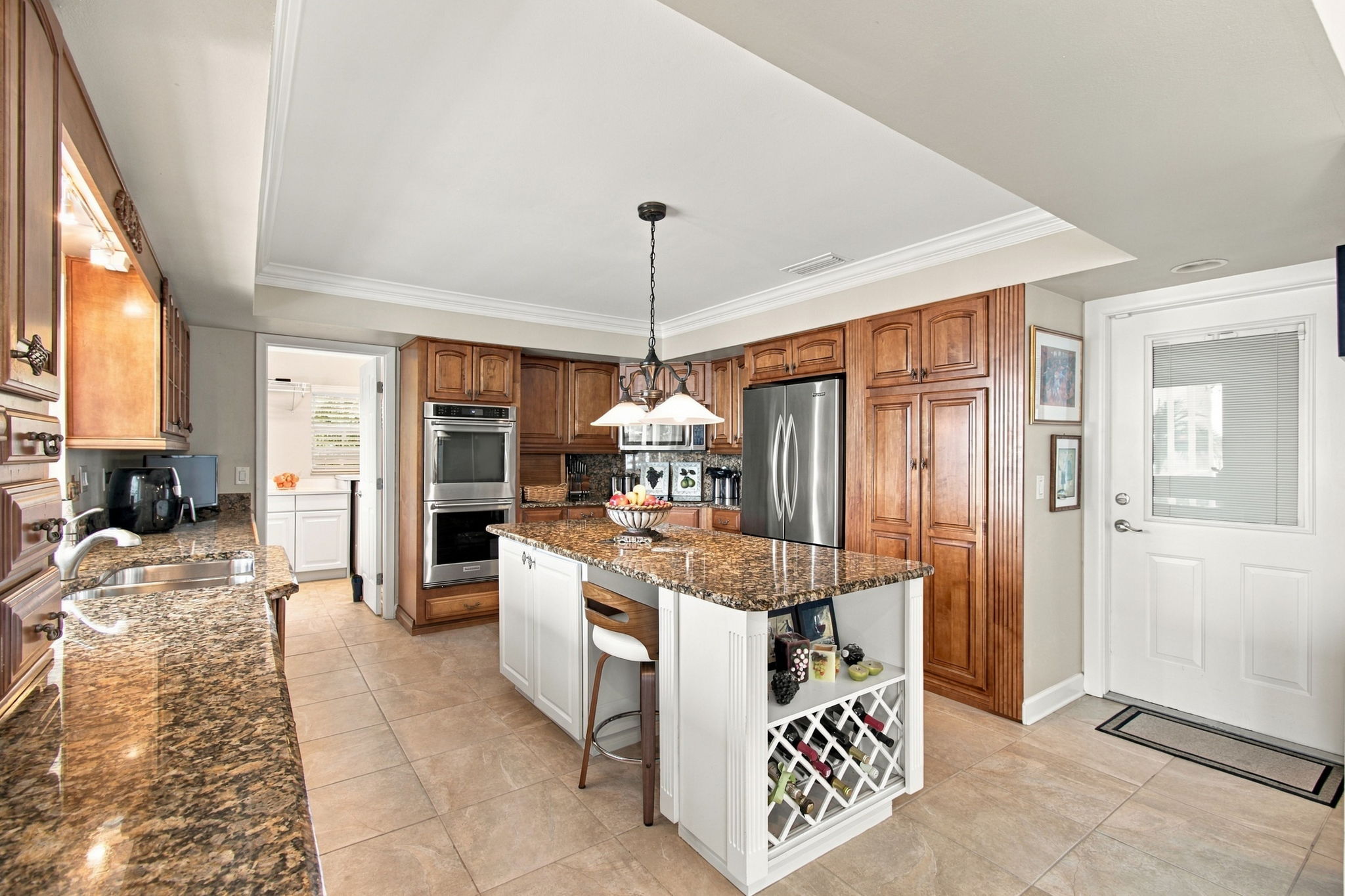 Kitchen - Island with Bar
