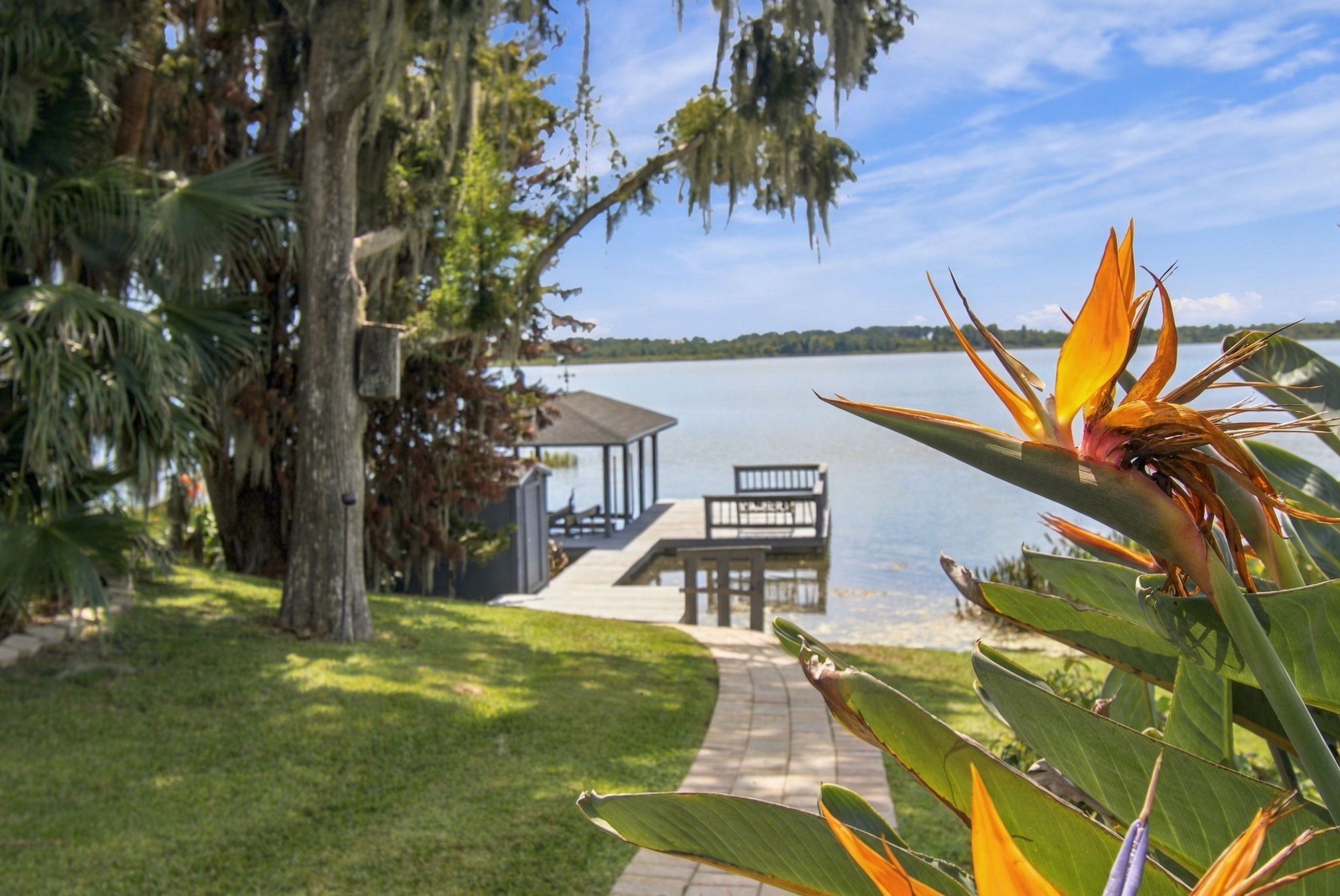 Dock/Boathouse with Lift