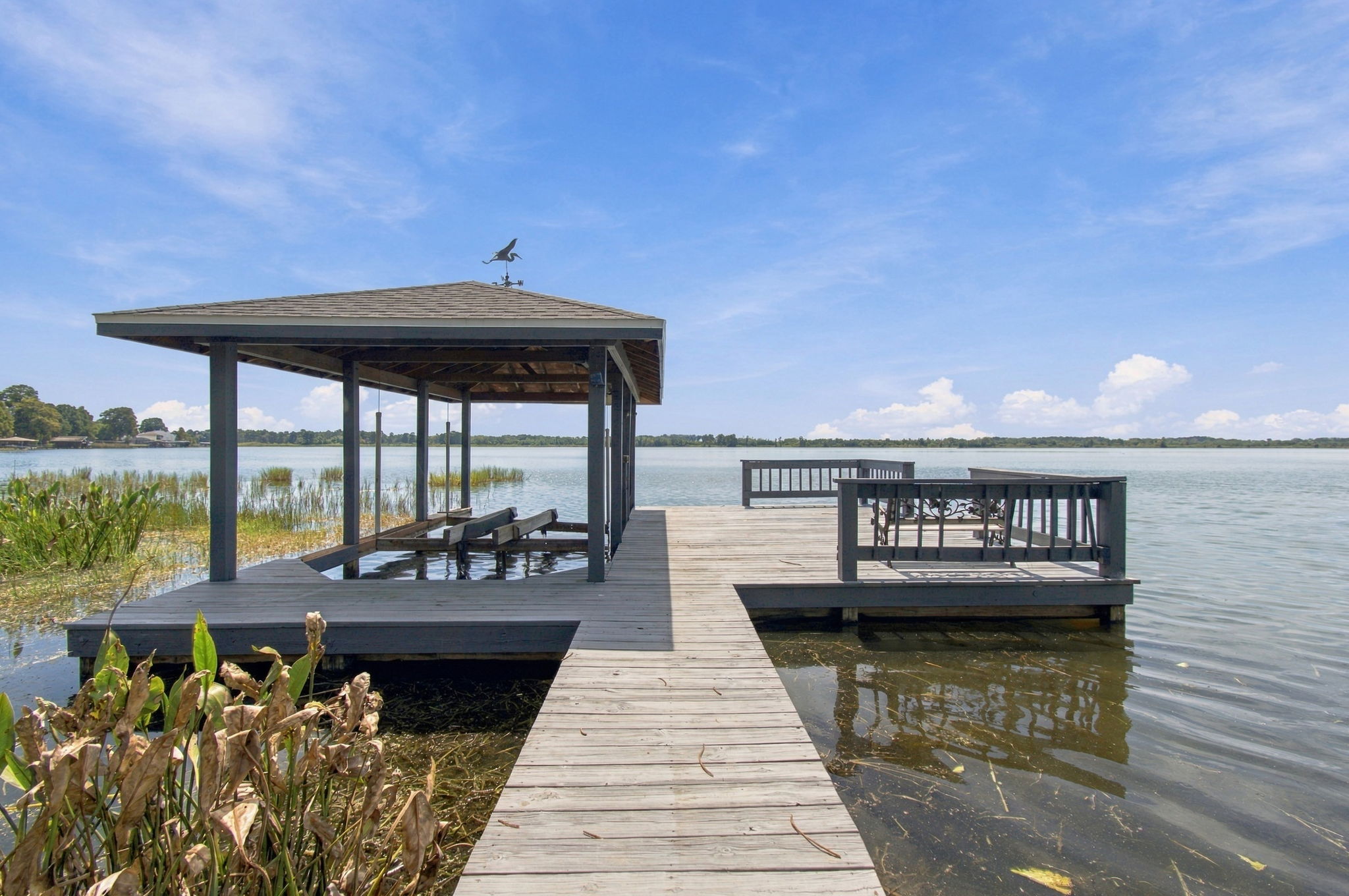 Dock/Boathouse with Lift