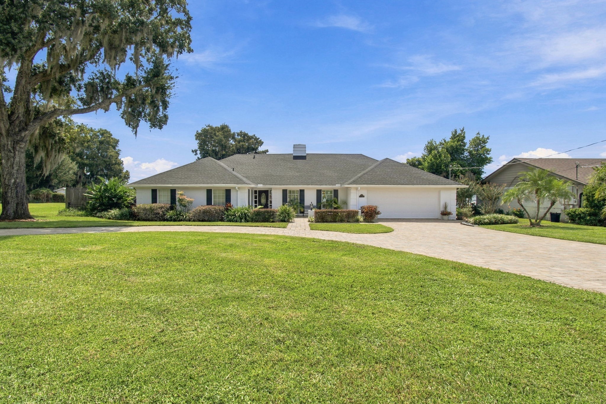Front Exterior - circle driveway, walkways & courtyard