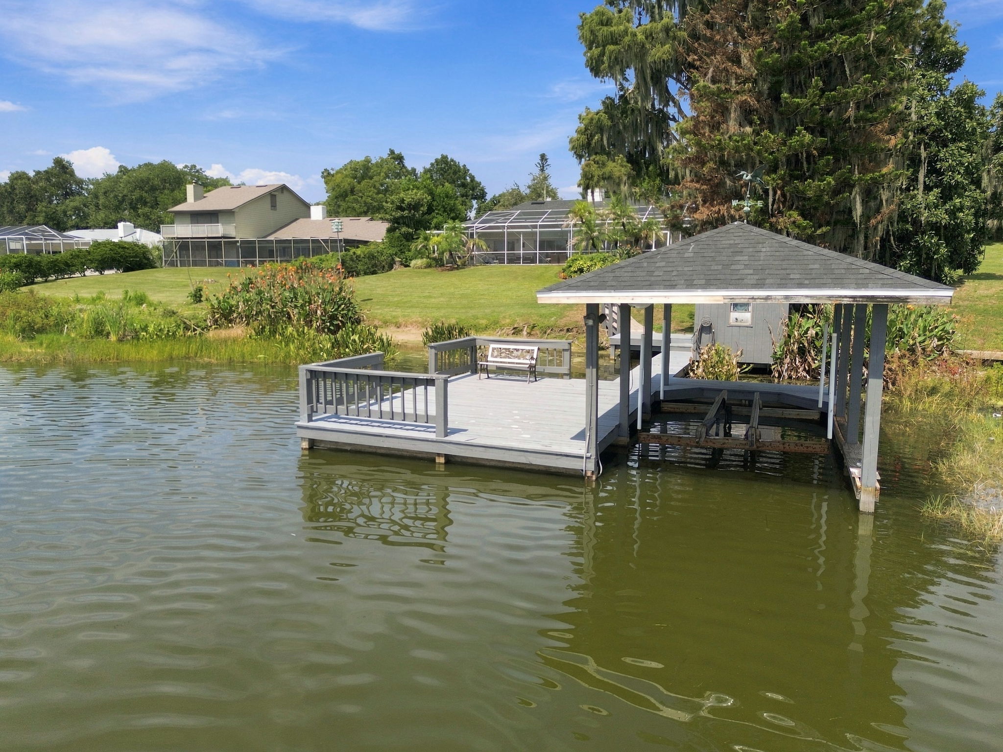 Dock/Boathouse with Lift