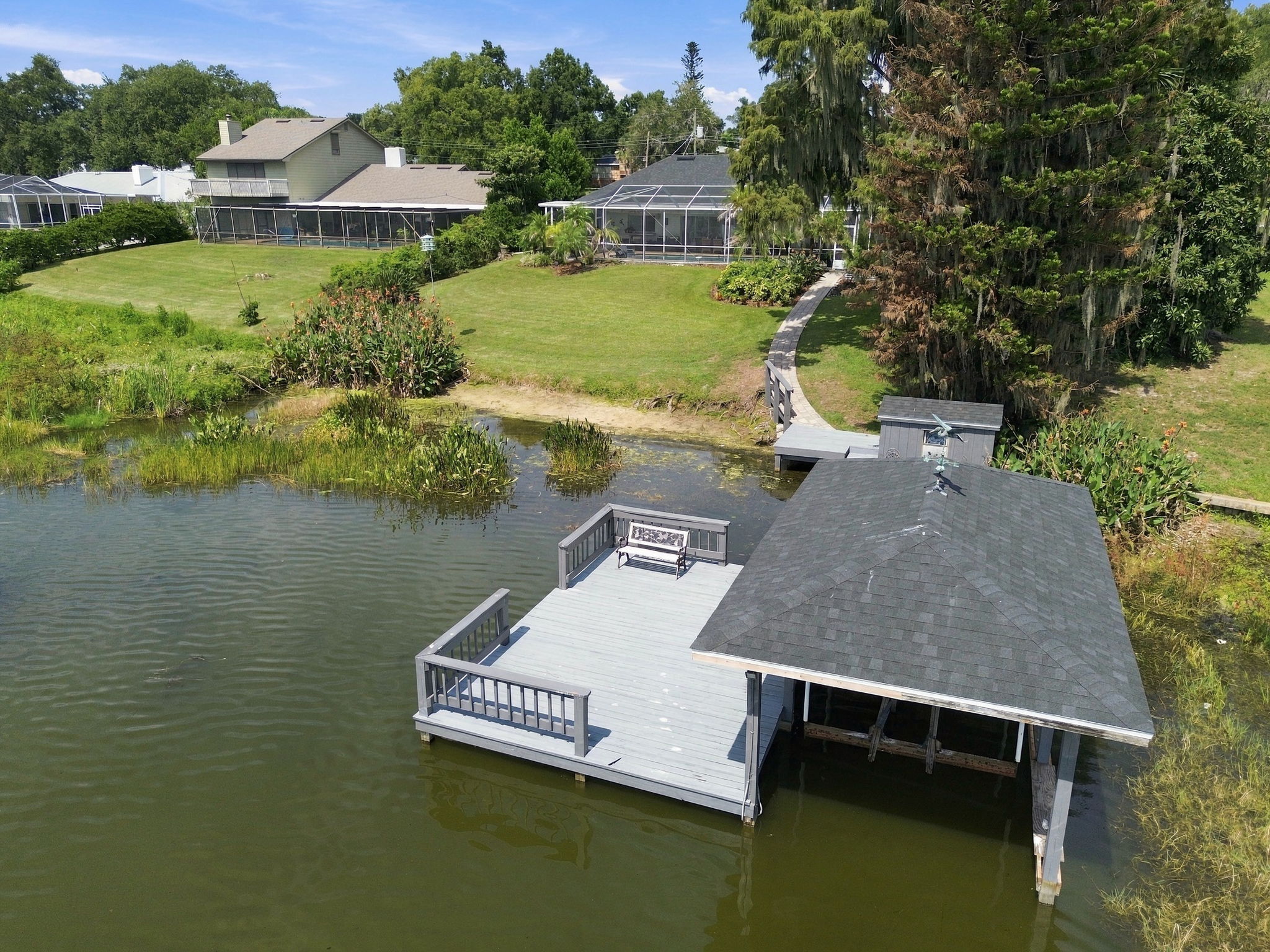 Dock/Boathouse with Lift