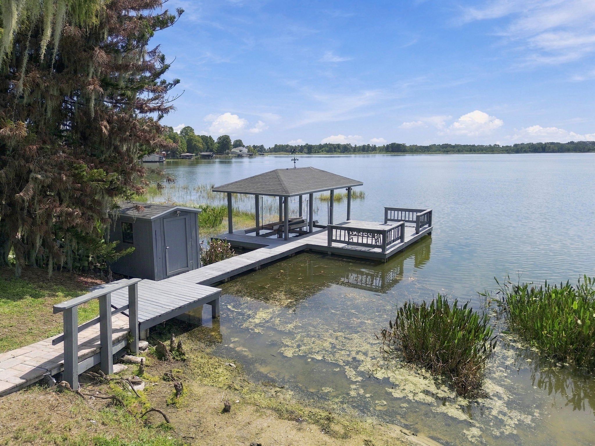 Dock/Boathouse with Lift