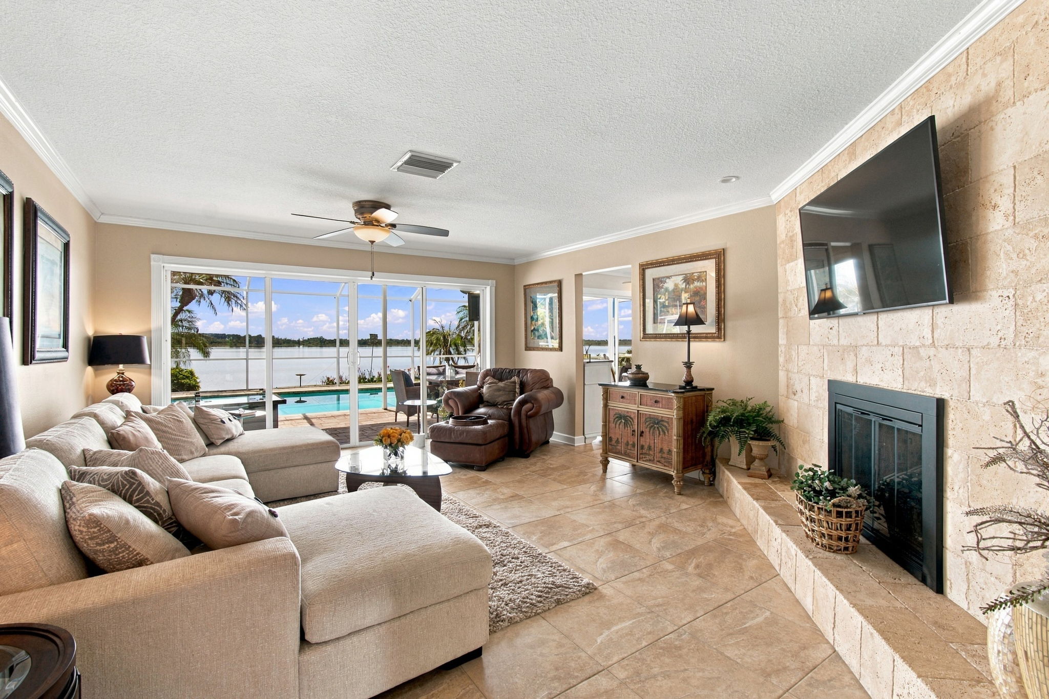 Lakeview family room - Wood burning fireplace