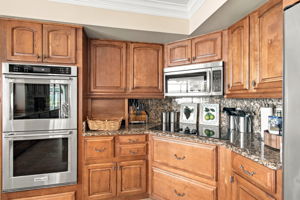 Kitchen - Built-in double wall convection ovens & cooktop