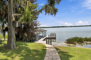 Dock/Boathouse with Lift
